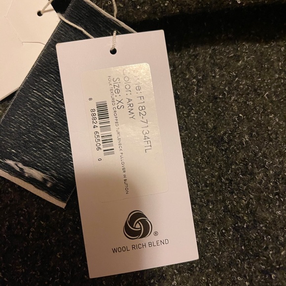 Sweater - Picture 5 of 6